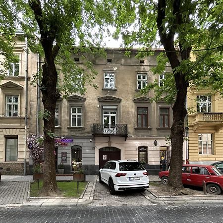 Modern Apartment In The City Center Lviv Exterior foto