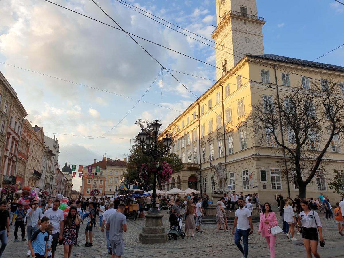 Modern Apartment In The City Center Lviv Exterior foto