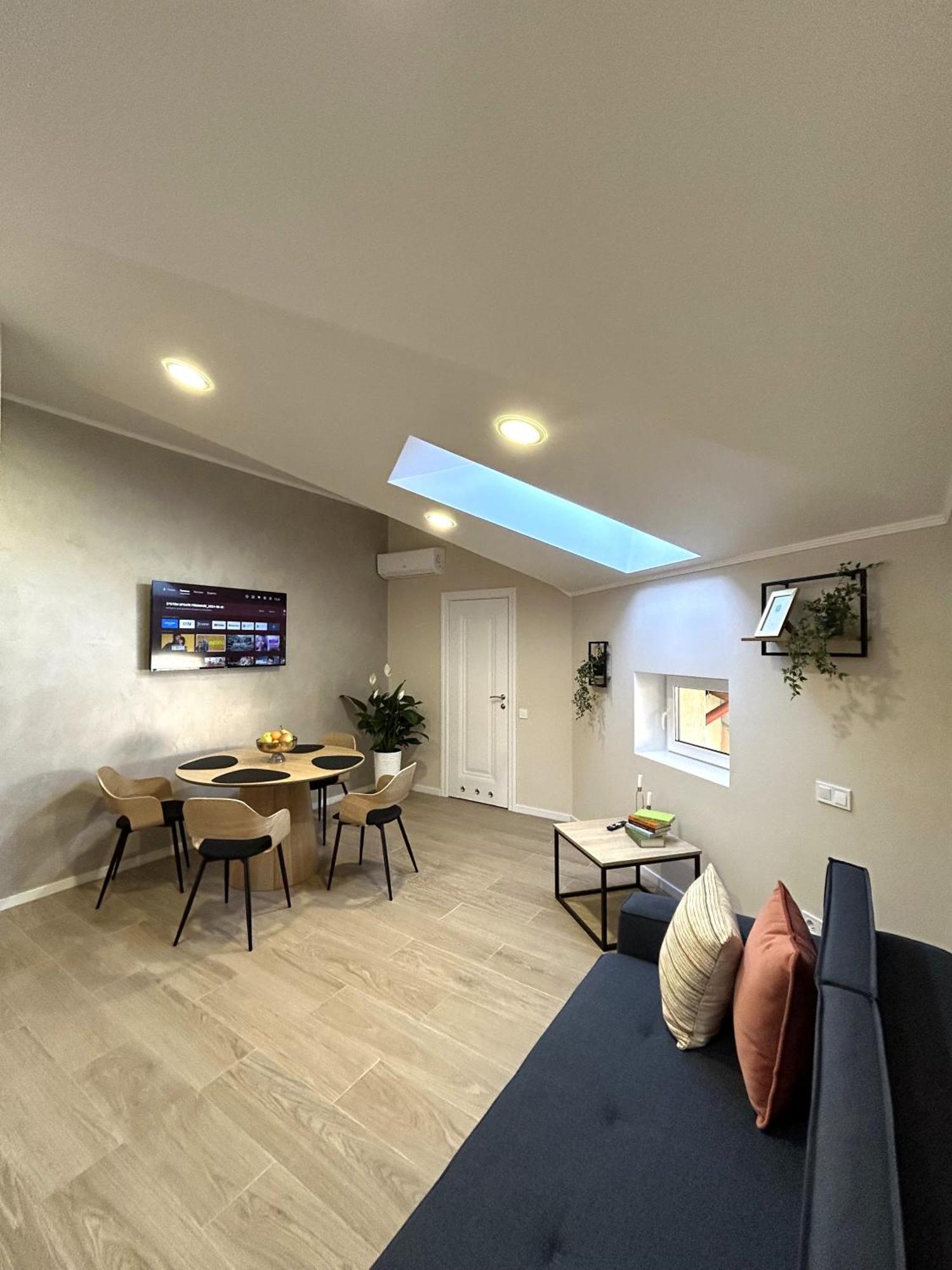 Modern Apartment In The City Center Lviv Exterior foto