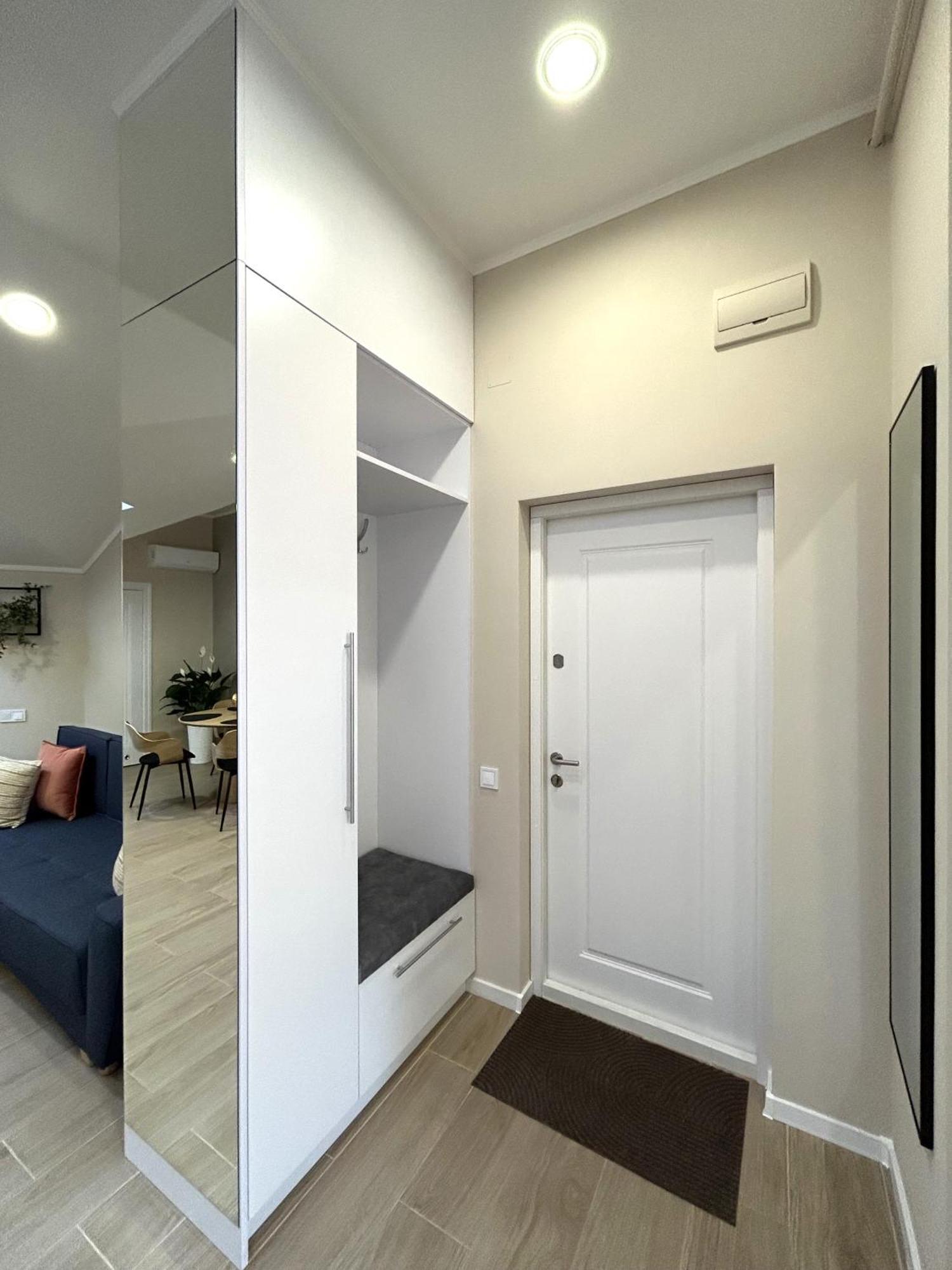 Modern Apartment In The City Center Lviv Exterior foto