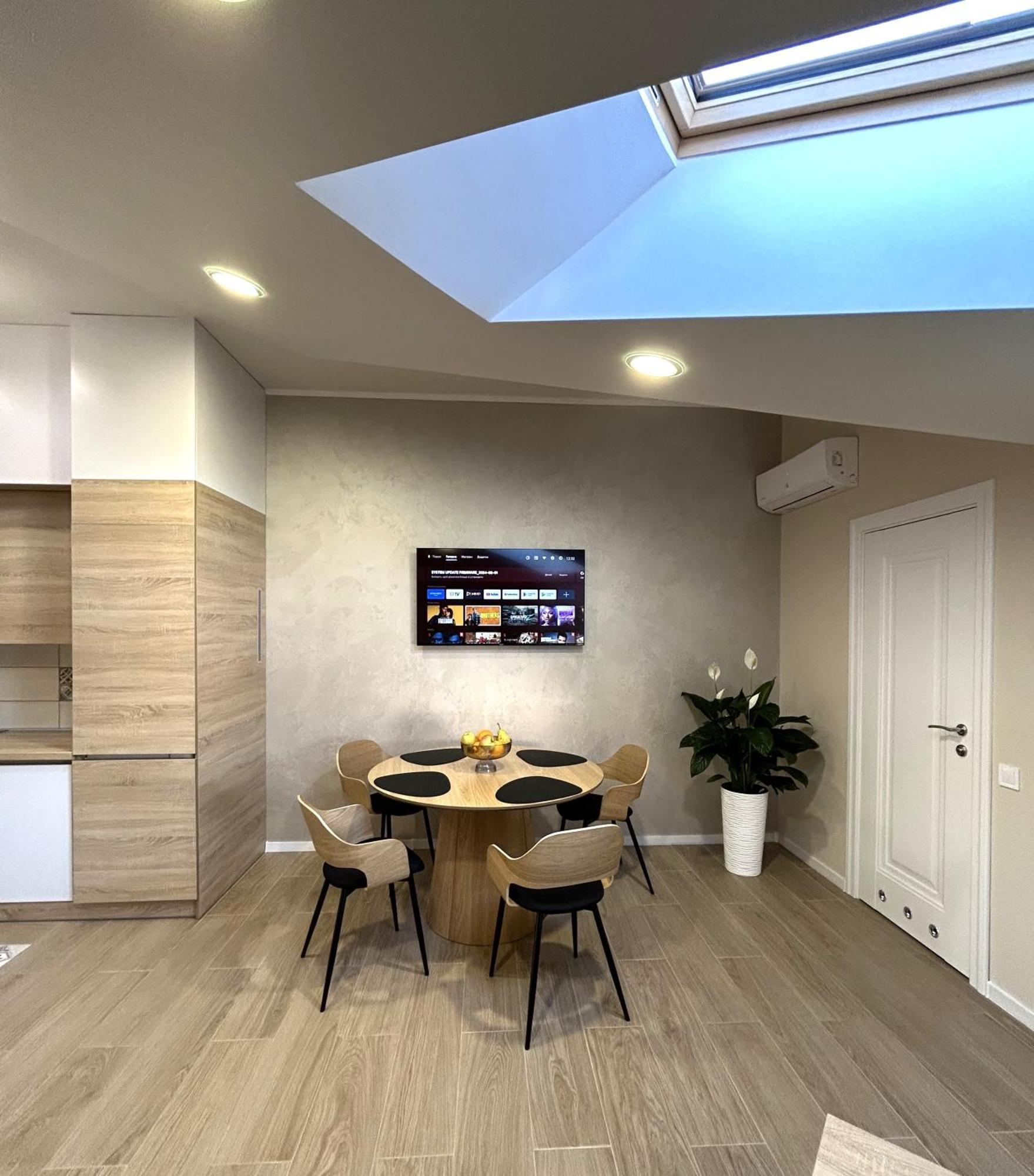 Modern Apartment In The City Center Lviv Exterior foto